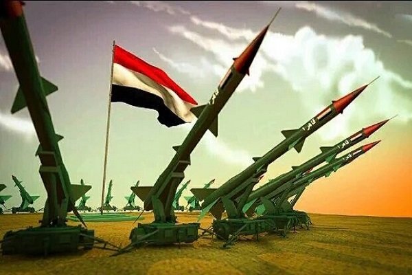 القوة الصاروخية اليمنية تستهدف قاعدة العند في لحج  بصاروخ "بدر 1"