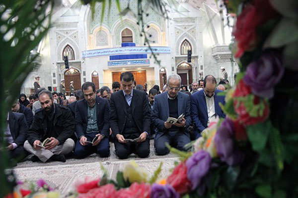 مدیران و کارکنان ثبت احوال با آرمان های امام تجدید میثاق کردند