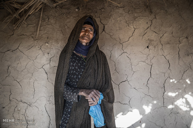 روستاهای گمشاد و گله بچه آخرین روستا در مرز افغانستان هستند. این روستاها در سالهای اخیر شاهد مهاجرت 70 دردی اهالی به دلیل خشکسالی بوده اند.