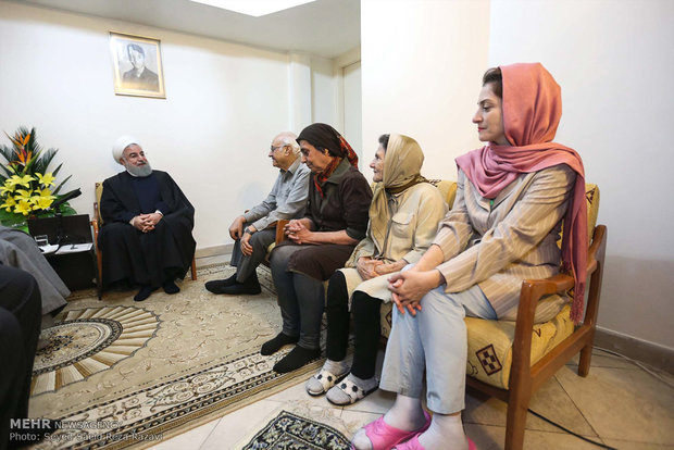 Pres. Rouhani visits Armenian martyr’s family