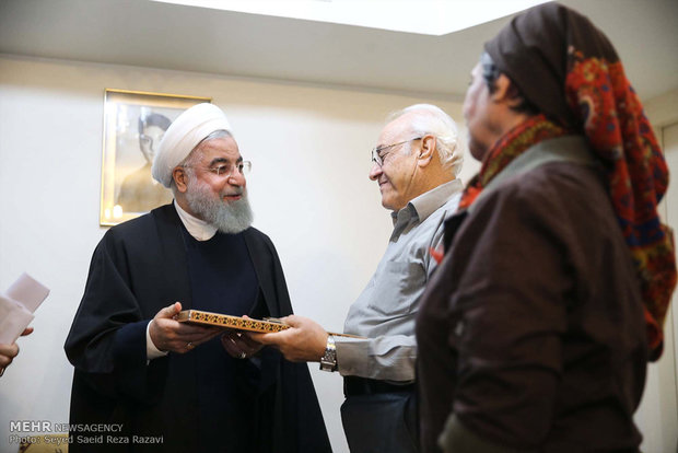 Pres. Rouhani visits Armenian martyr’s family