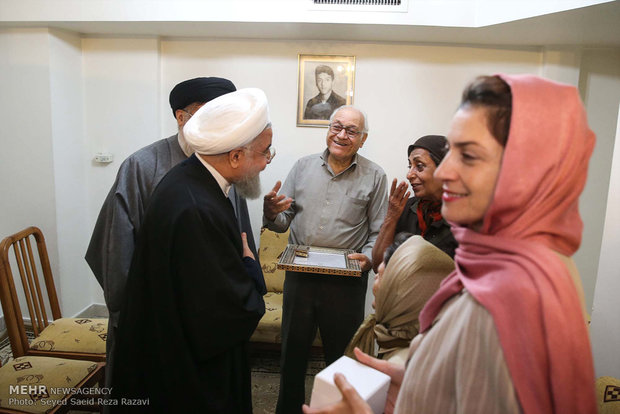 Pres. Rouhani visits Armenian martyr’s family