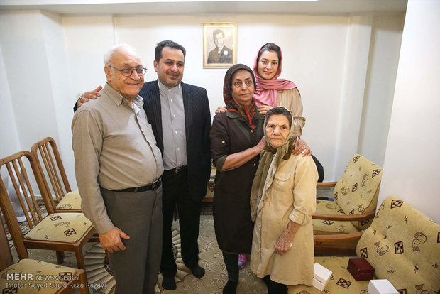 Pres. Rouhani visits Armenian martyr’s family