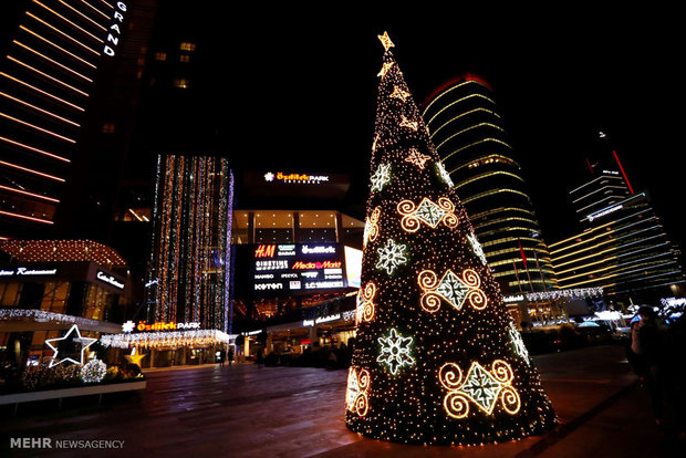 Dünyanın dört bir tarafındaki Noel ağaçlarından kareler