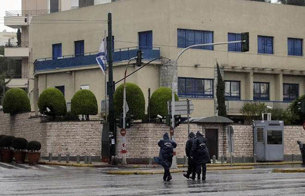 مهاجمة سفارة الكيان الإسرائيلي في اليونان