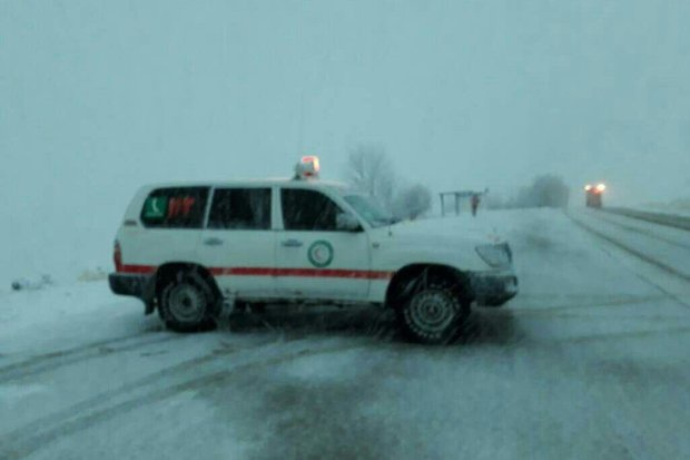 برف و کولاک چهارمحال وبختیاری را فرا گرفت/ امداد رسانی به ۱۵خودرو