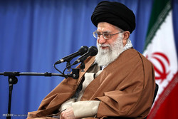 قائد الثورة الاسلامية: النمط الثوري والشعبي نقطتان هامتان تميزان المرحوم آية الله آقانجفي