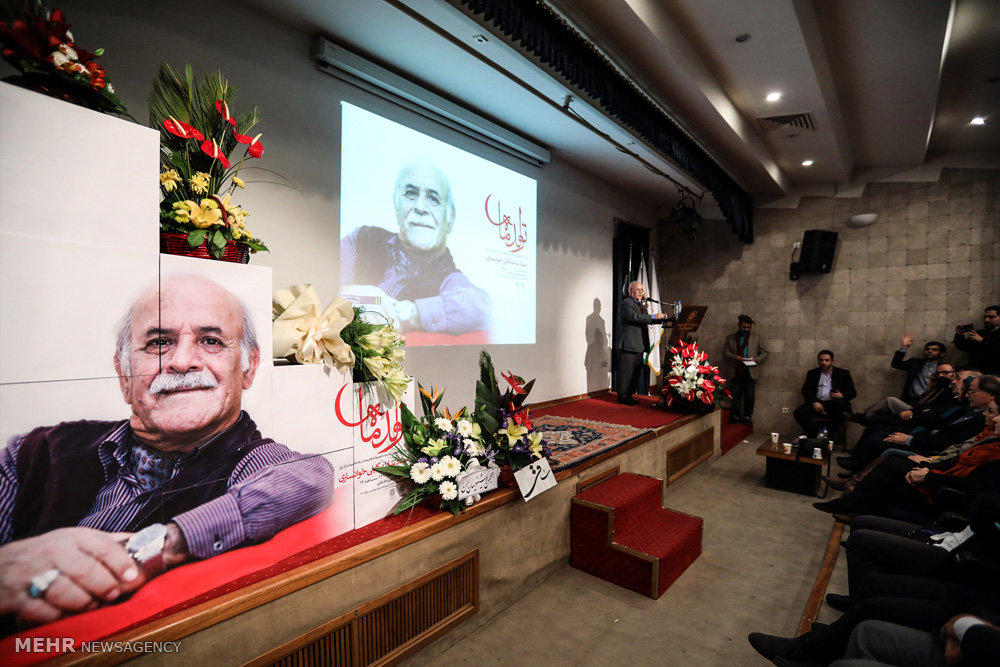 Iranian calligrapher honored for 68th birthday   