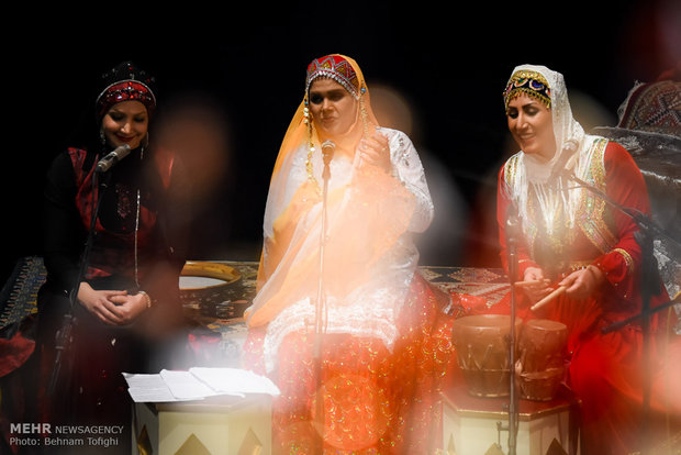 حفل موسيقي لفرقة "سازينه" يزهو بألوان الفلكلور المحلي 