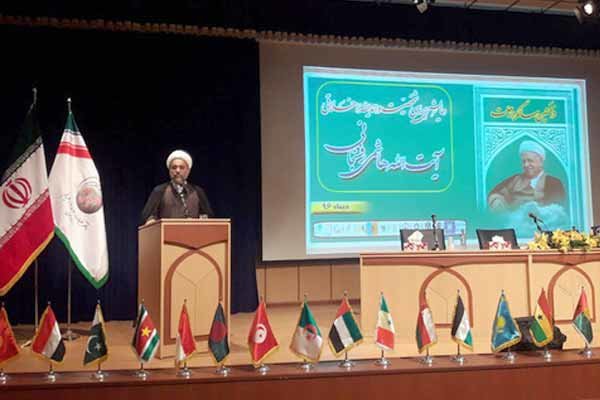 مرحوم آیت الله هاشمی رفسنجانی هیچ‌گاه از مدار اخلاق خارج نشد