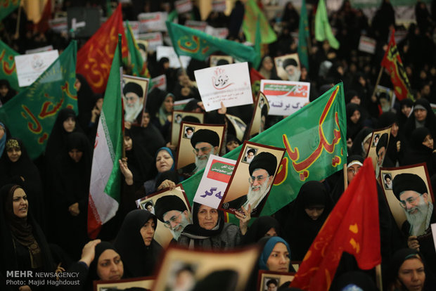 Iranians mark pro-Islamic Republic rallies of 2009