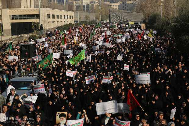 Iranians mark pro-Islamic Republic rallies of 2009