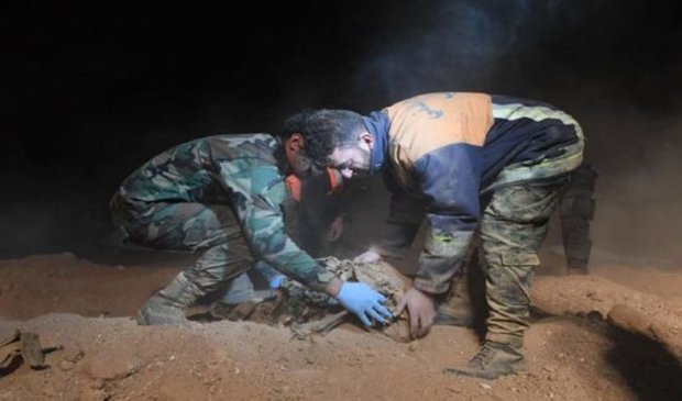 Syria forces find mass graves in Raqqa