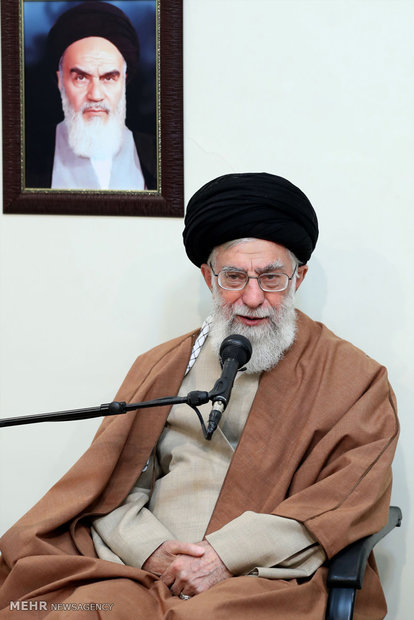 Leader receives families of martyrs