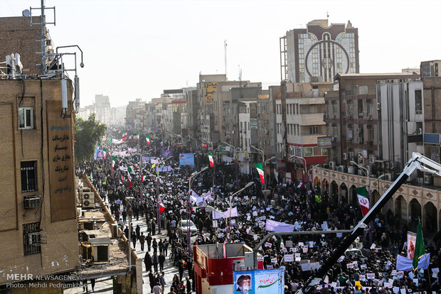 Iranians march streets to denounce riots