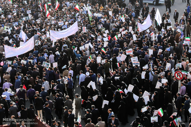 Iranians march streets to denounce riots