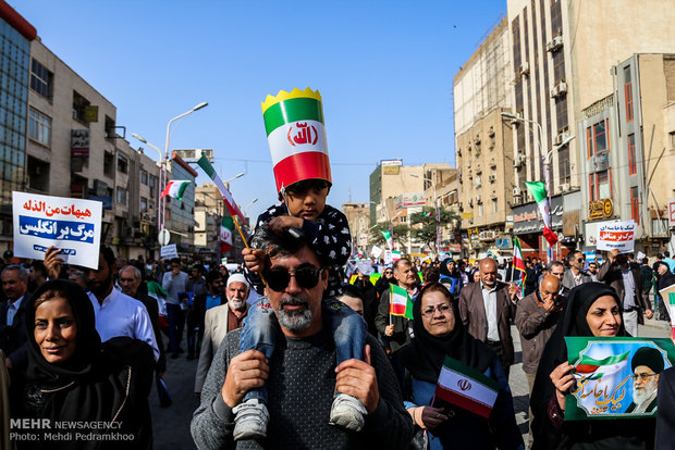 Iranians march streets to denounce riots