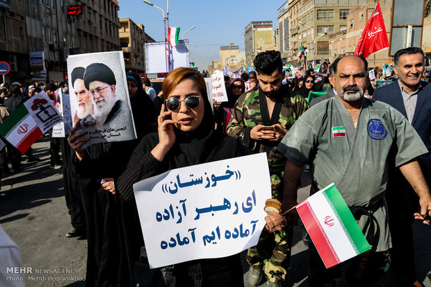 Iranians march streets to denounce riots