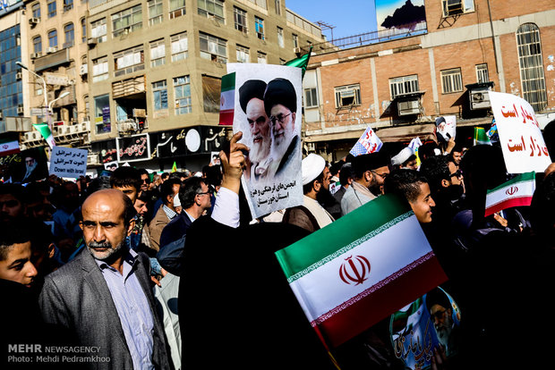 Iranians march streets to denounce riots
