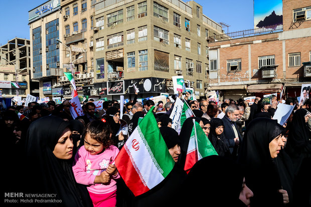 Iranians march streets to denounce riots