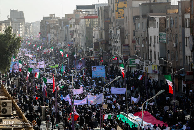 Iranians march streets to denounce riots