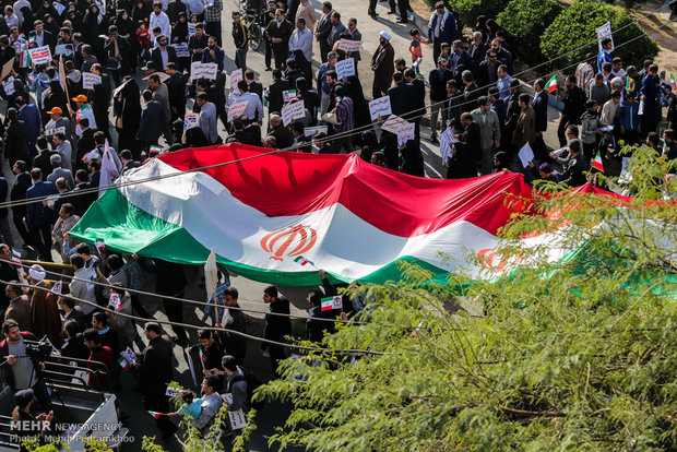 Iranians march streets to denounce riots