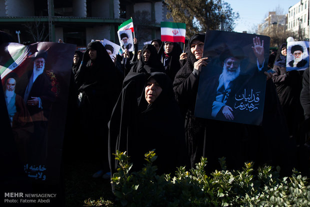 تجمع مردم شهر اراک در محکومیت اقدام اغتشاشگران