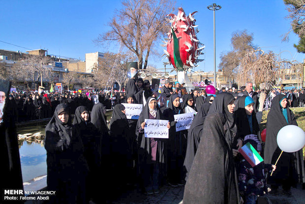 Huge rallies in Arak backing Islamic Establishment, slamming riots