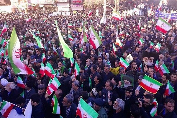 راهپیمایی مردم ارومیه در اعتراض به آشوبگران برگزار شد