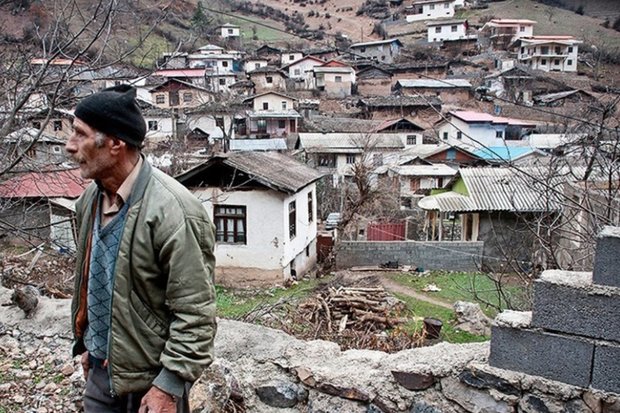 روستایی معلق بین سنگ و کاغذ/ خانه به دوشی «منجیری ها» 