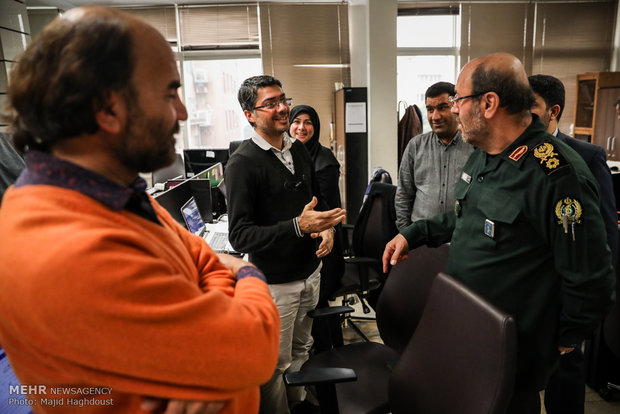 Fmr. MoD visits Mehr News Agency