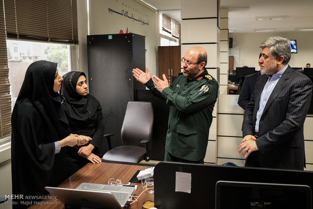 Fmr. MoD visits Mehr News Agency