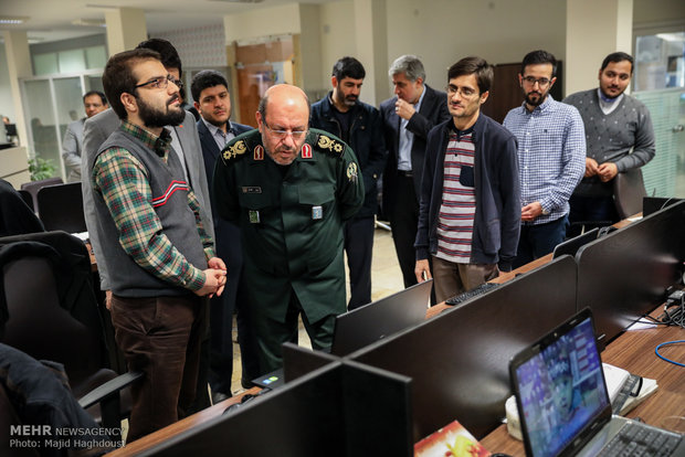 Fmr. MoD visits Mehr News Agency