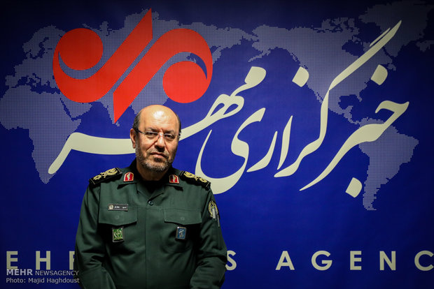 Fmr. MoD visits Mehr News Agency