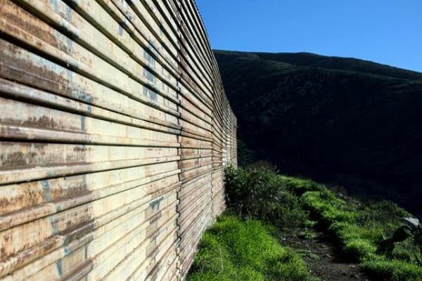 ترامپ خواستار بودجه ۱۸ میلیارد دلاری برای «دیوار مرزی مکزیک» شد 