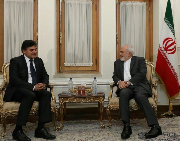 FM Zarif calls for maintaining coop. with UNHCR