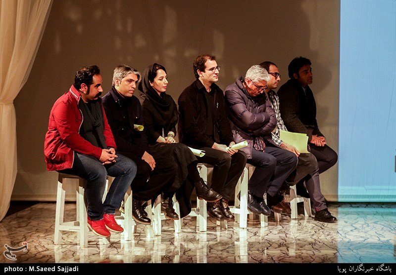 Winners in the Dramatic Literature category of the 36th Fajr International Theater Festival pose at Nazerzadeh Kermani Hall in Tehran on January 6, 2018. (Tasnim/Saeid Sajjadi)