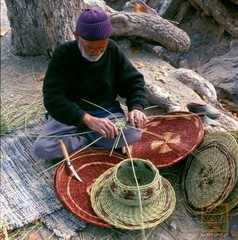 An Iranian artisan makes mat baskets.