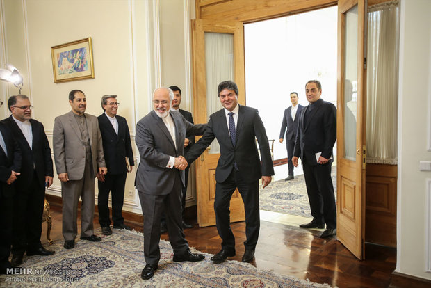Zarif receives new envoys of Chile, Poland, Ghana