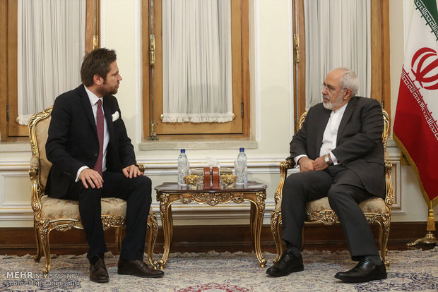 Zarif receives new envoys of Chile, Poland, Ghana