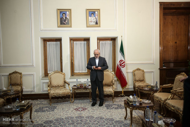 Zarif receives new envoys of Chile, Poland, Ghana