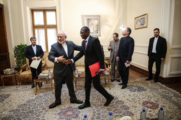 Zarif receives new envoys of Chile, Poland, Ghana