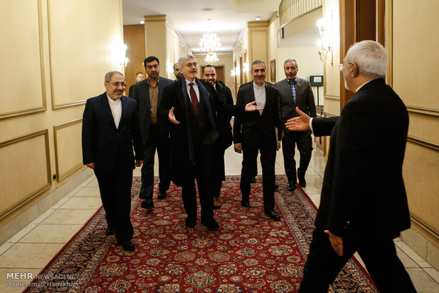 Zarif meets with Omani, Italian counterparts