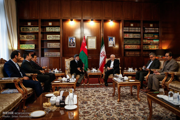 Zarif meets with Omani, Italian counterparts
