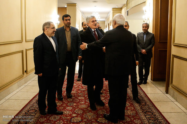 Zarif meets with Omani, Italian counterparts