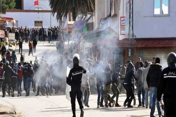۲ کشته در اعتراضات به افزایش قیمت کالاها در تونس