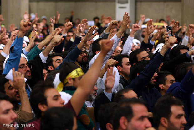 People of Qom meet with Ayatollah Khamenei