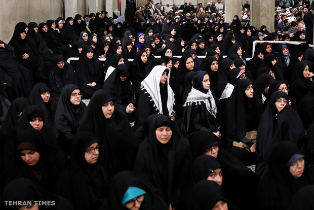 People of Qom meet with Ayatollah Khamenei