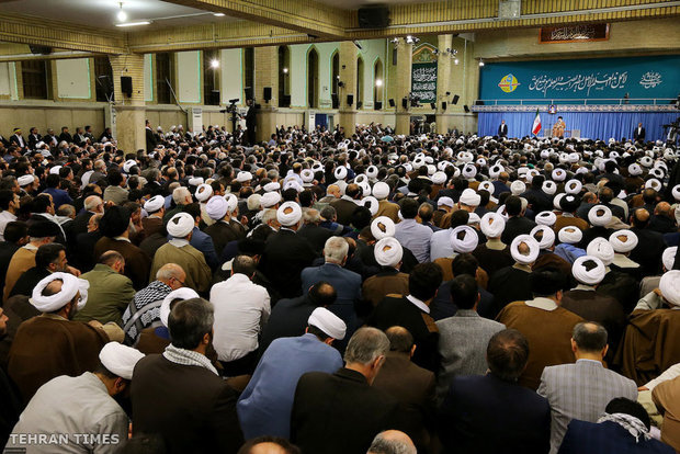 People of Qom meet with Ayatollah Khamenei