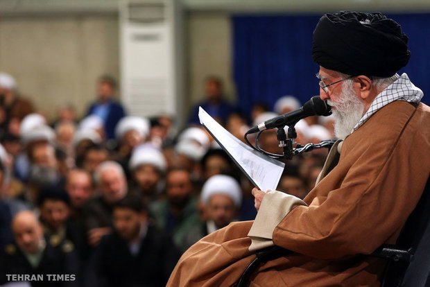 People of Qom meet with Ayatollah Khamenei